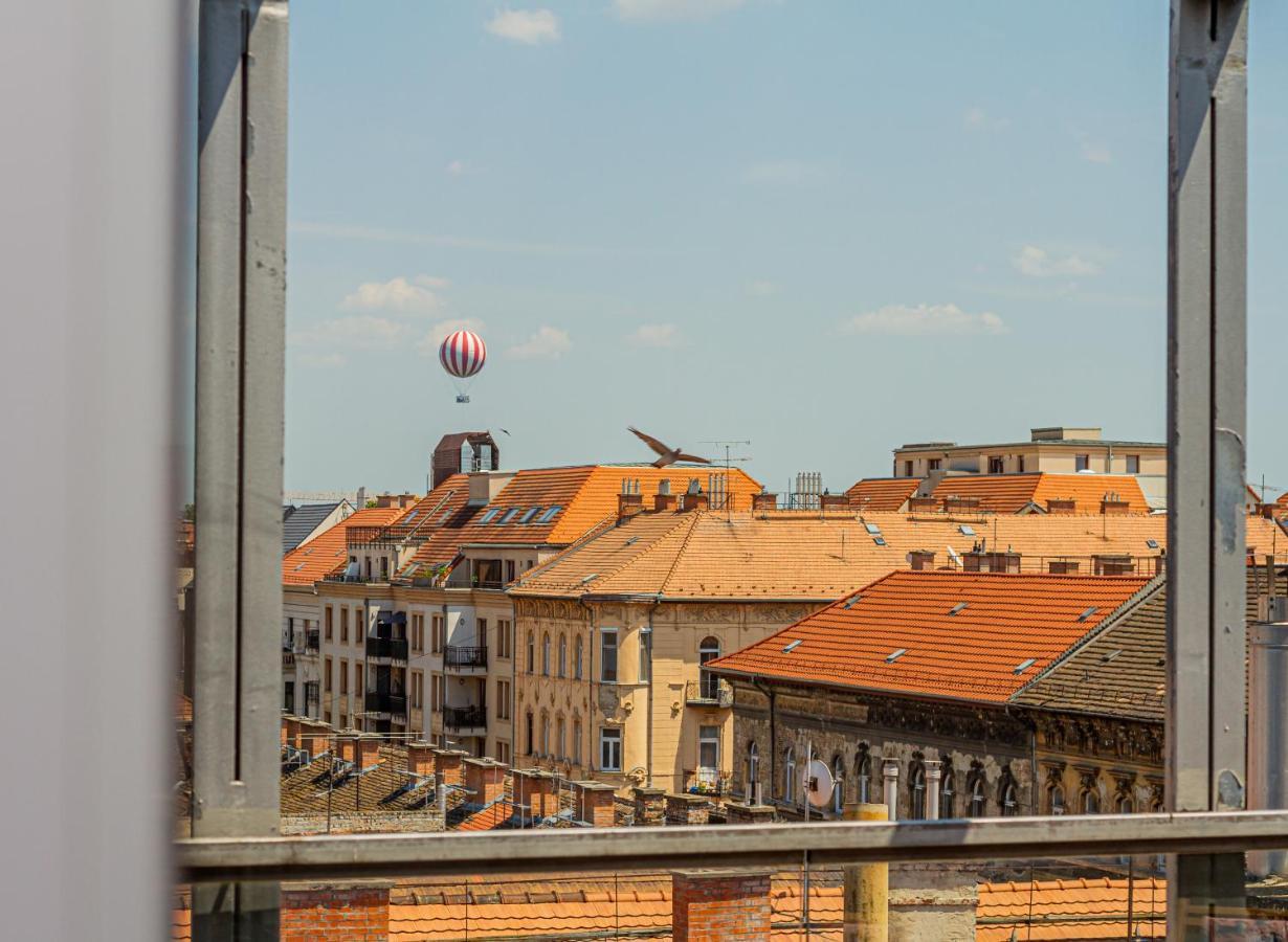 Luxury Apartment With Balcony In Downtown Budapest Bagian luar foto