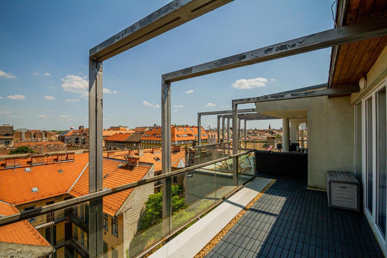 Luxury Apartment With Balcony In Downtown Budapest Bagian luar foto